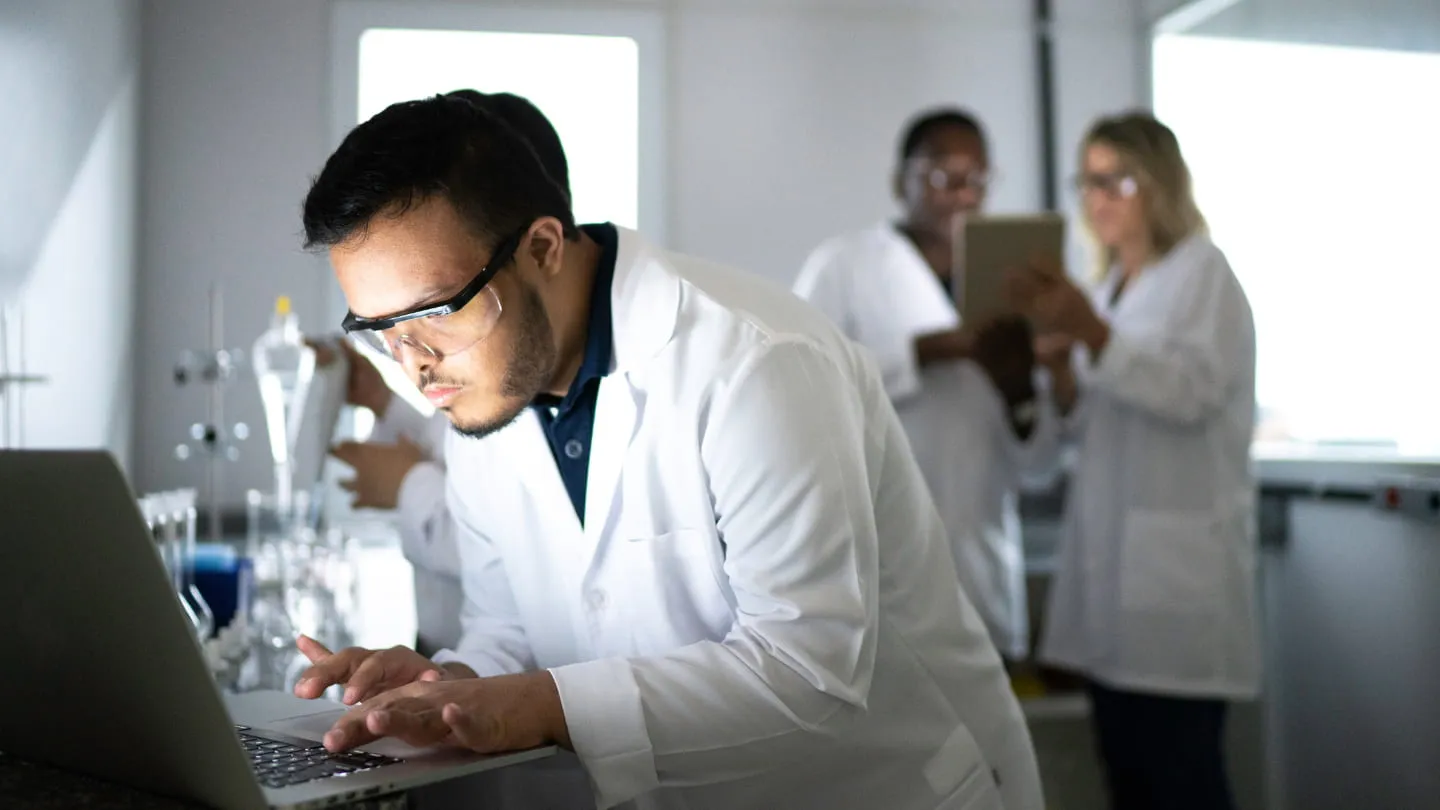 Scienziati a lavoro